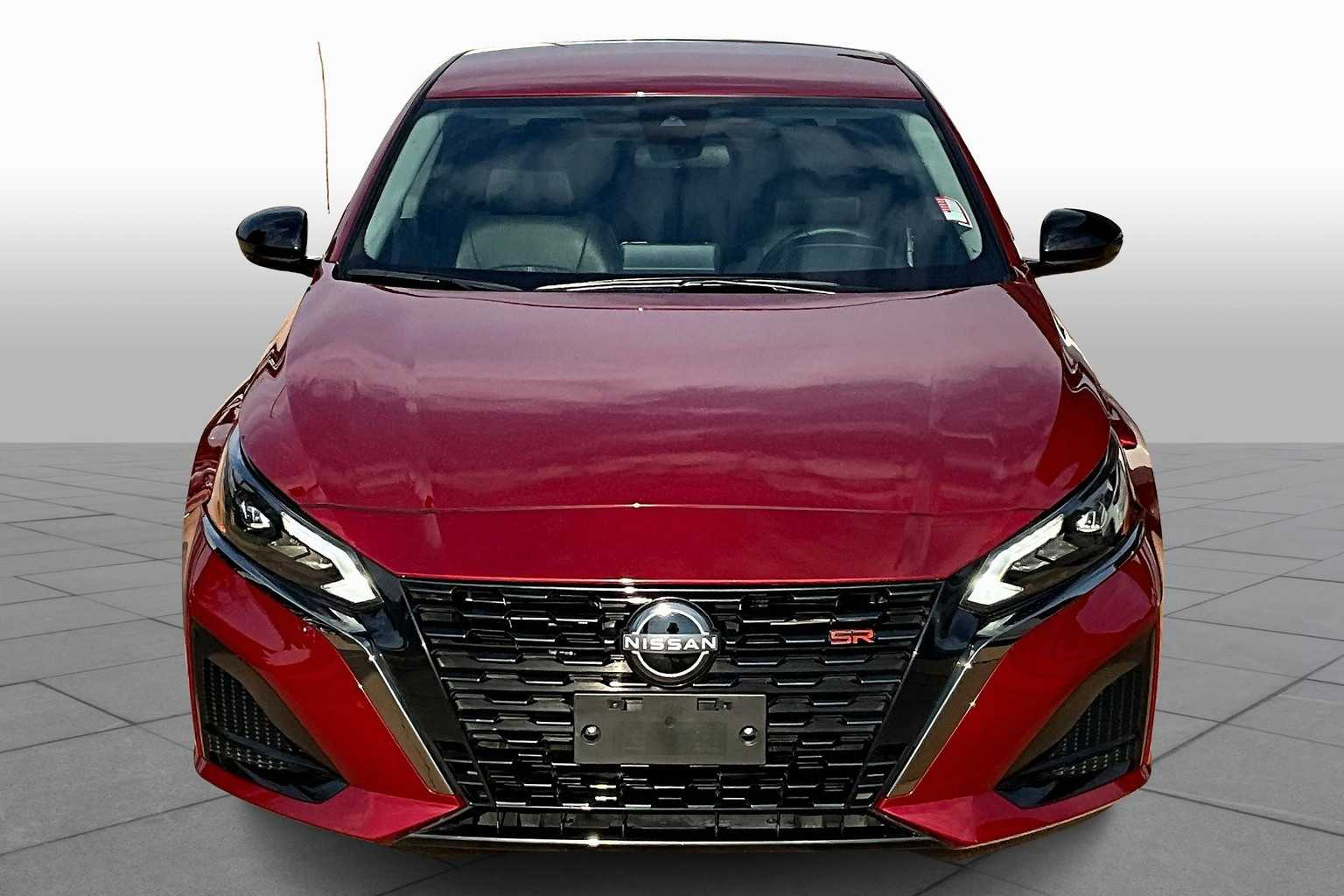 2025 Nissan Altima SR photo 3