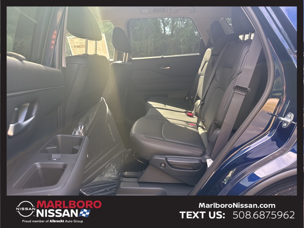2025 Nissan Pathfinder SL photo 18