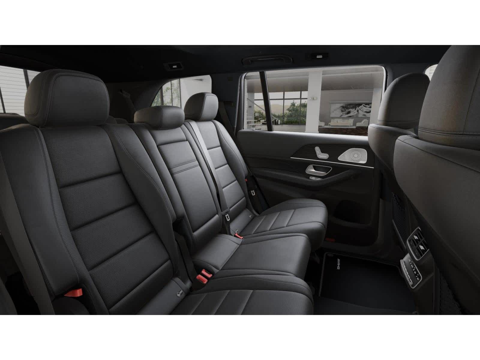 2026 Mercedes Benz GLS 450 4MATIC photo 4