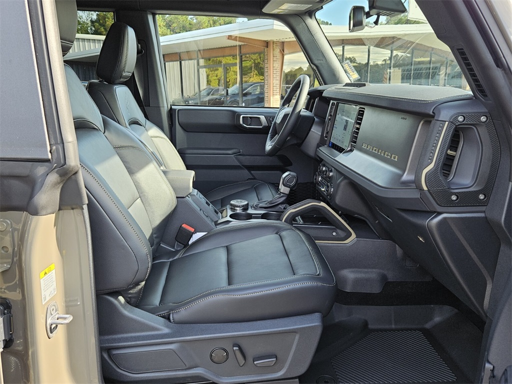 2025 Ford Bronco Badlands photo 14