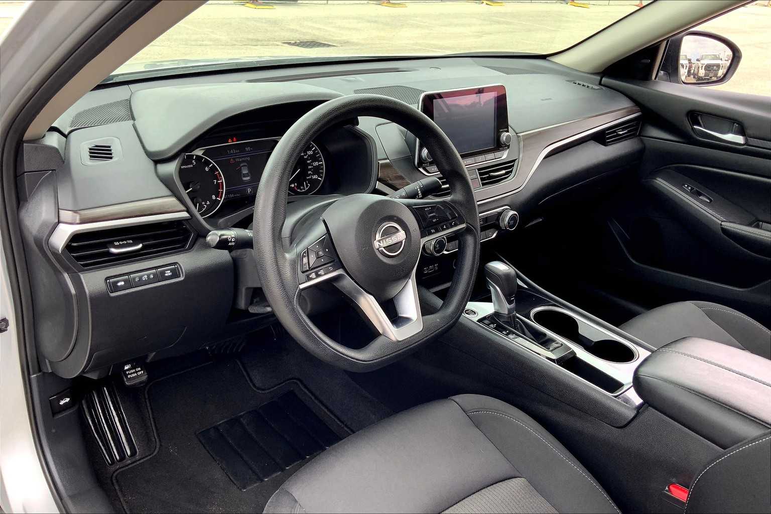 2024 Nissan Altima 2.5 SV photo 16