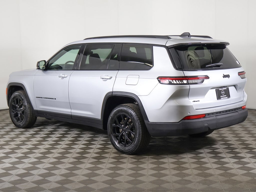 2024 Jeep Grand Cherokee Altitude photo 2