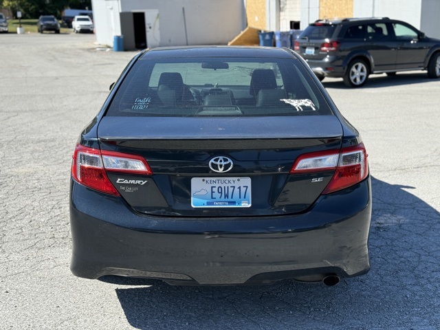 2014 Toyota Camry SE photo 7