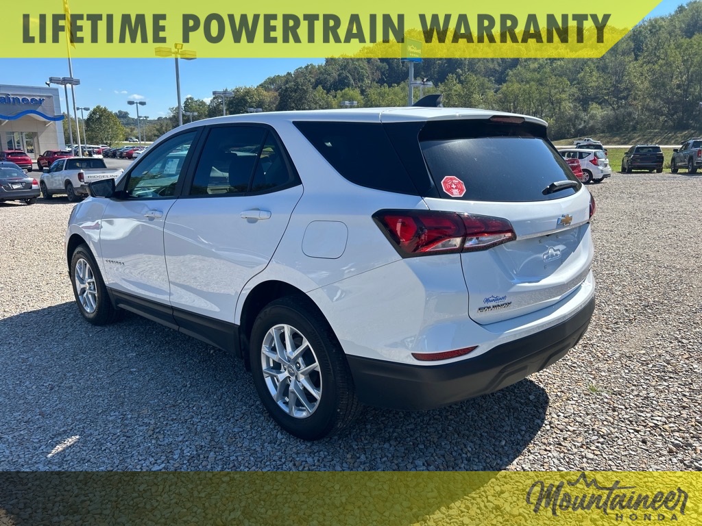 2023 Chevrolet Equinox LS photo 3