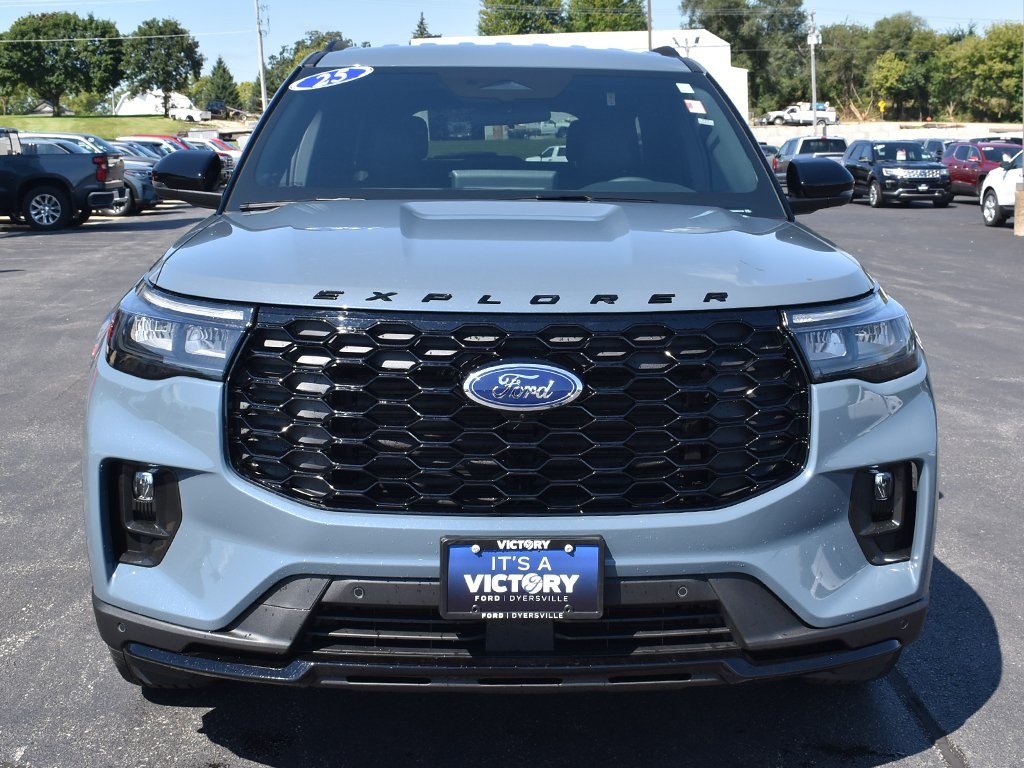 2025 Ford Explorer ST-Line photo 21