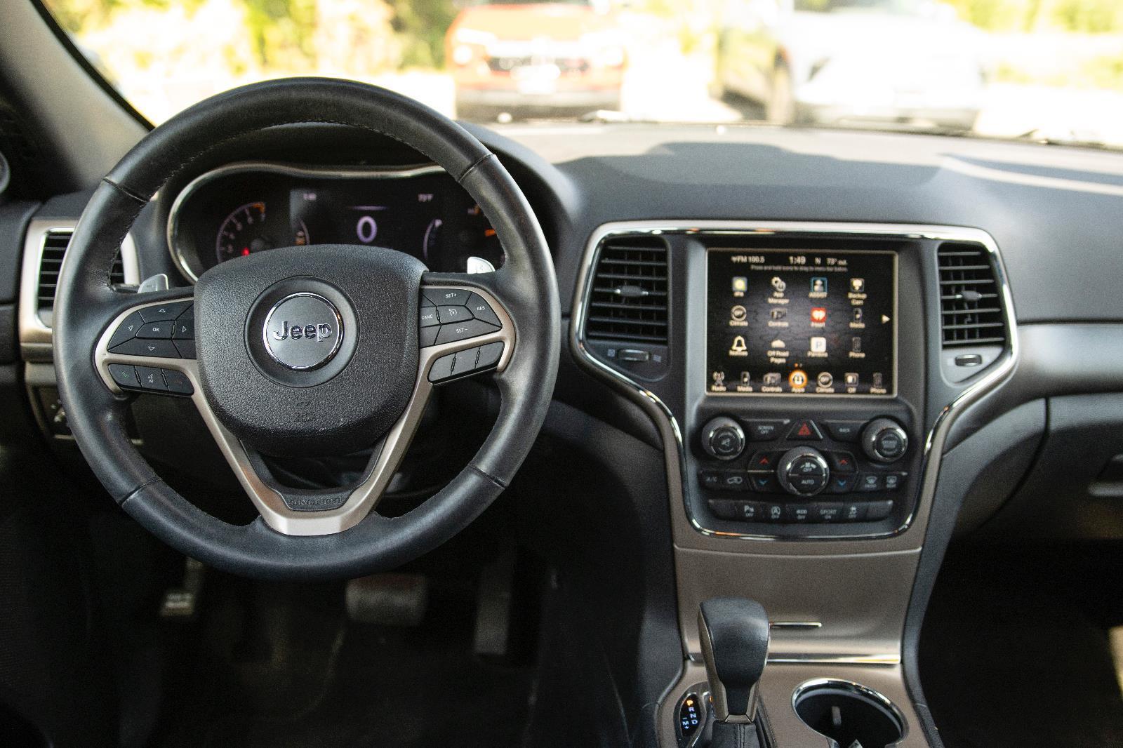 2017 Jeep Grand Cherokee Laredo photo 3