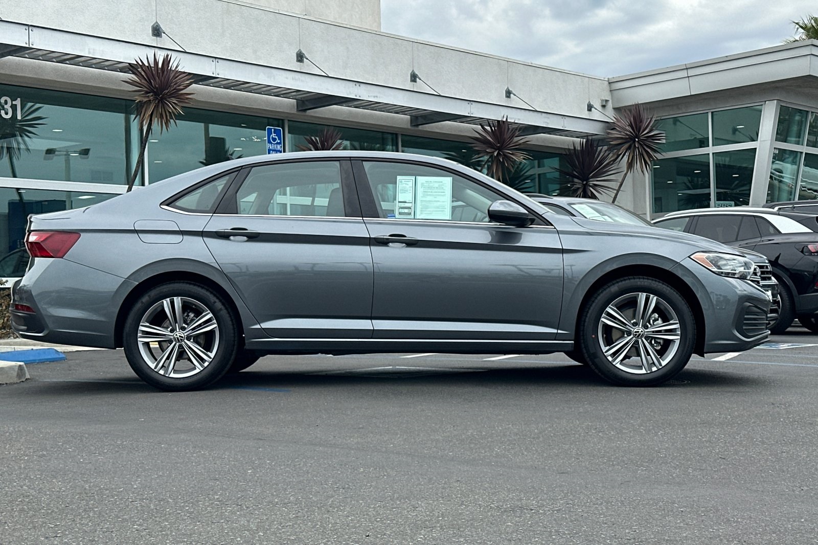 2023 Volkswagen Jetta 1.5T SE photo 3