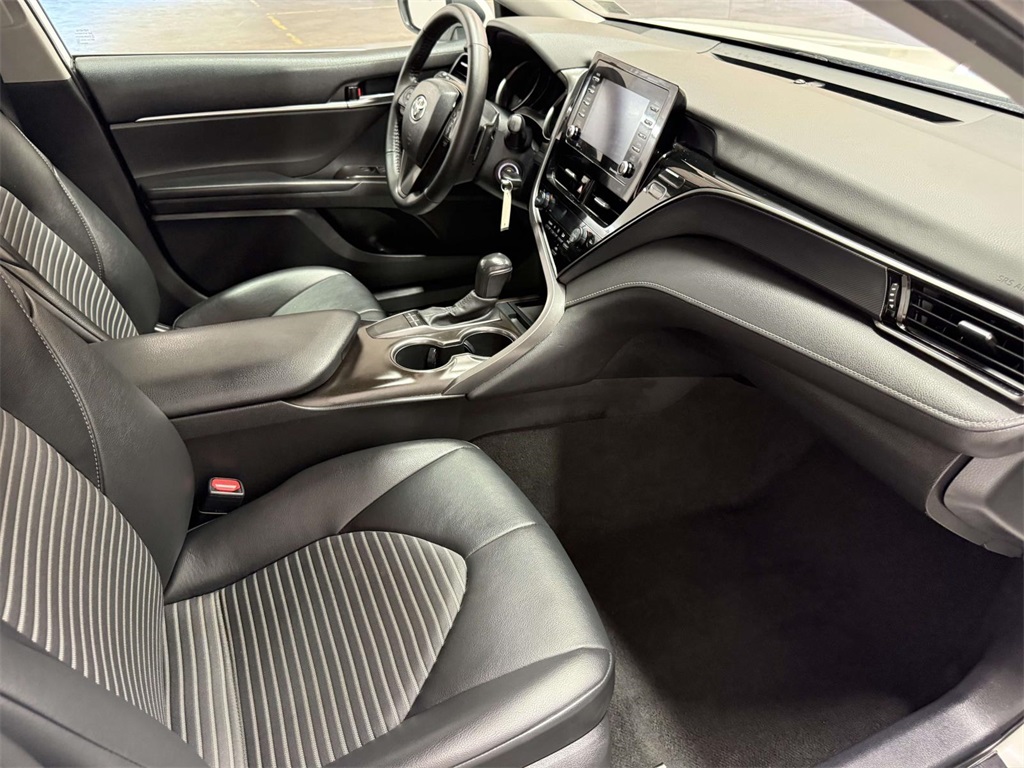 2023 Toyota Camry SE photo 27