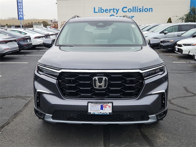 2025 Honda Pilot Touring photo 2