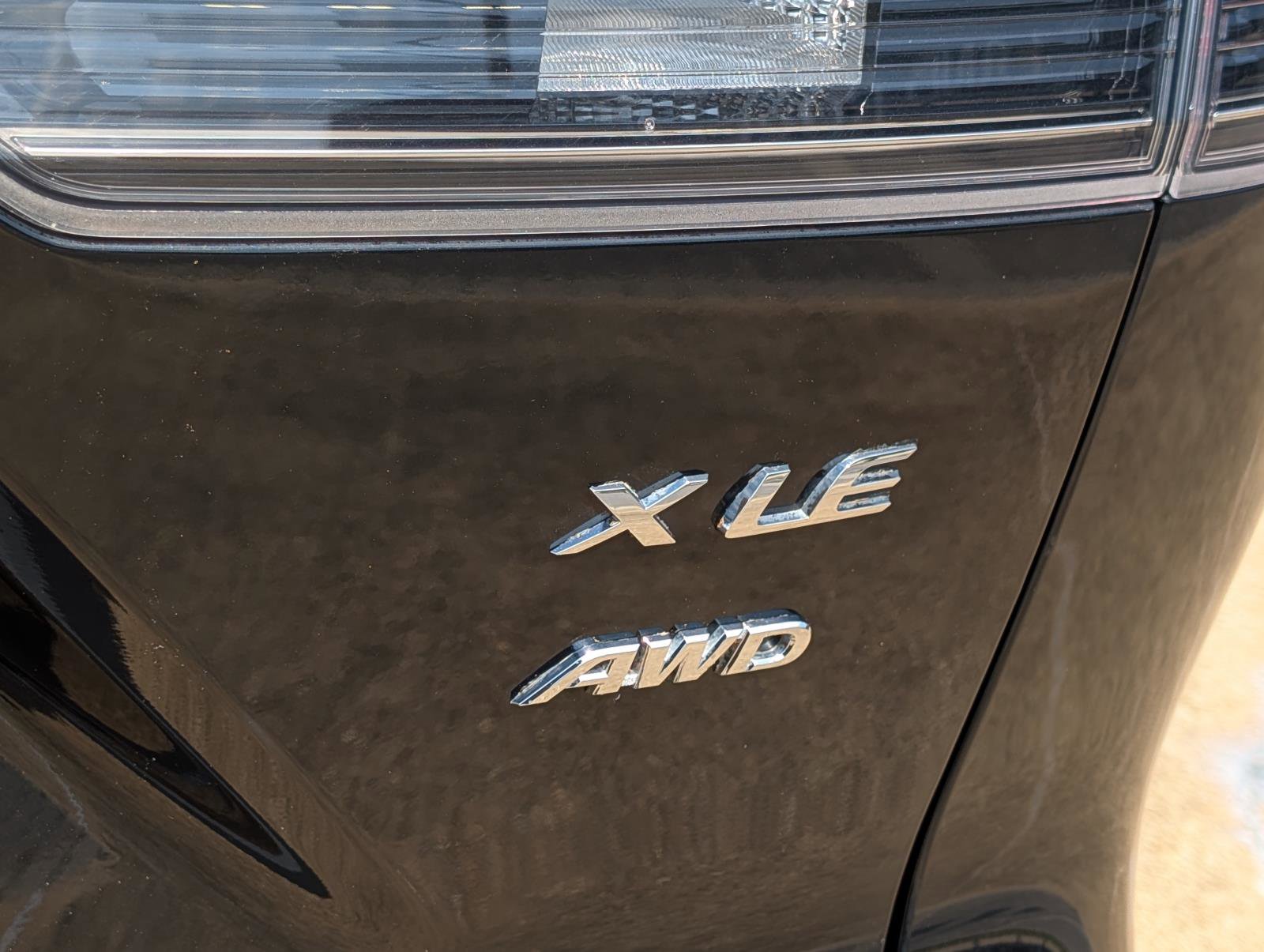 2022 Toyota Corolla Cross XLE photo 8