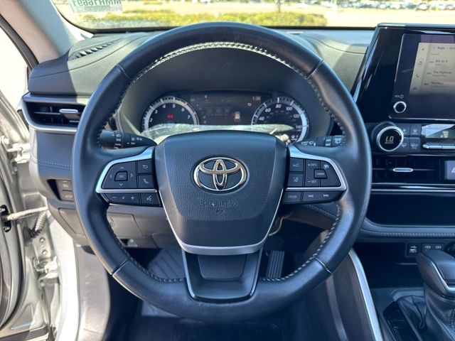 2024 Toyota Highlander LE photo 8