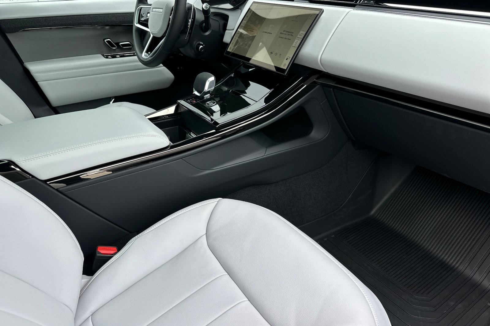 2025 Land Rover Range Rover Sport P360 S photo 17