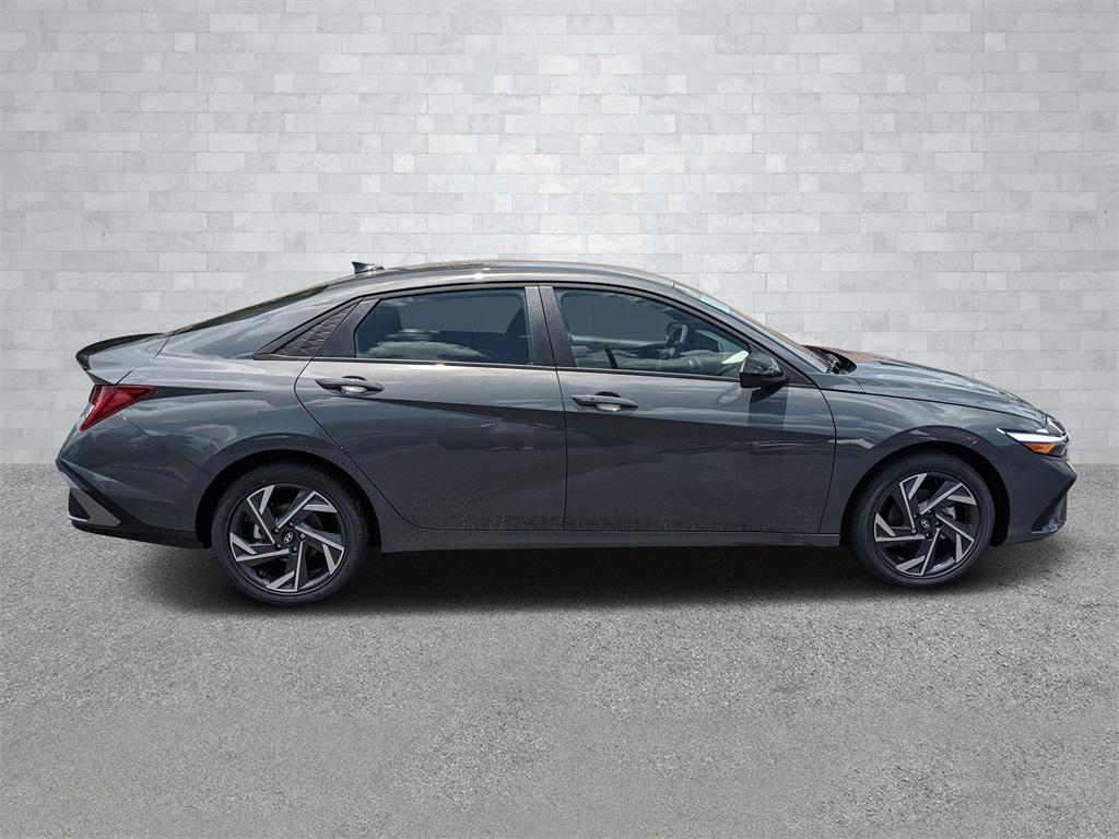 2025 Hyundai Elantra Hybrid SEL Sport photo 4