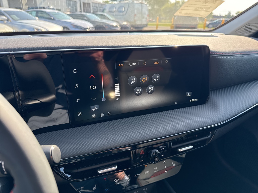 2026 Nissan Kicks SR photo 18