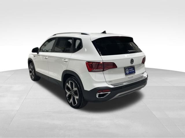 2022 Volkswagen Taos SEL photo 2