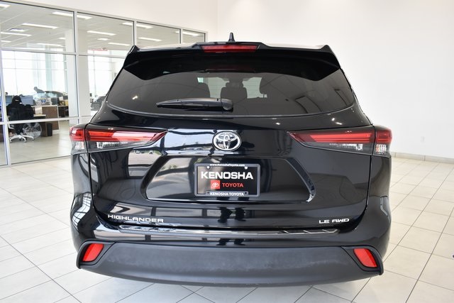 2024 Toyota Highlander LE photo 8