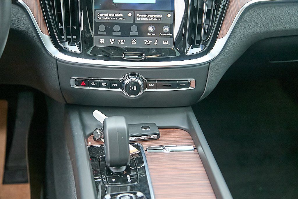 2026 VOLVO V60CC - Image 25
