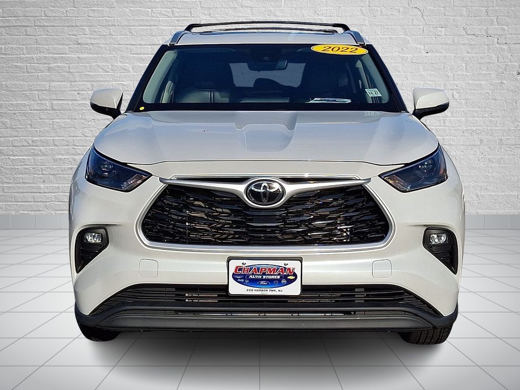 2022 Toyota Highlander XLE photo 2