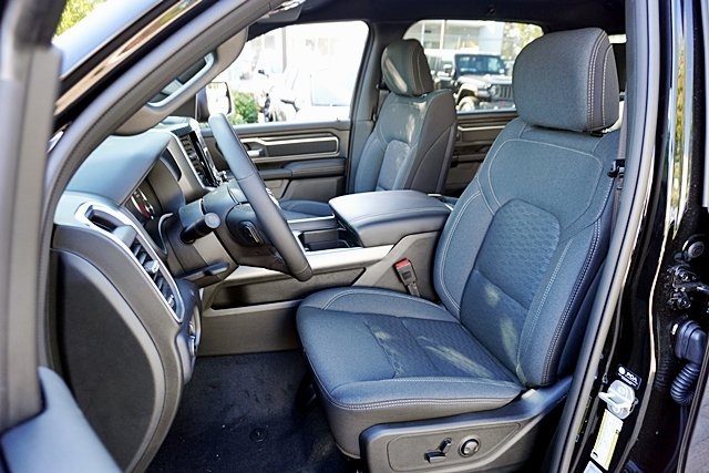 New 2026 Diamond Black Crystal Pearl-Coat Exterior Paint RAM Big Horn/Lone Star image 19