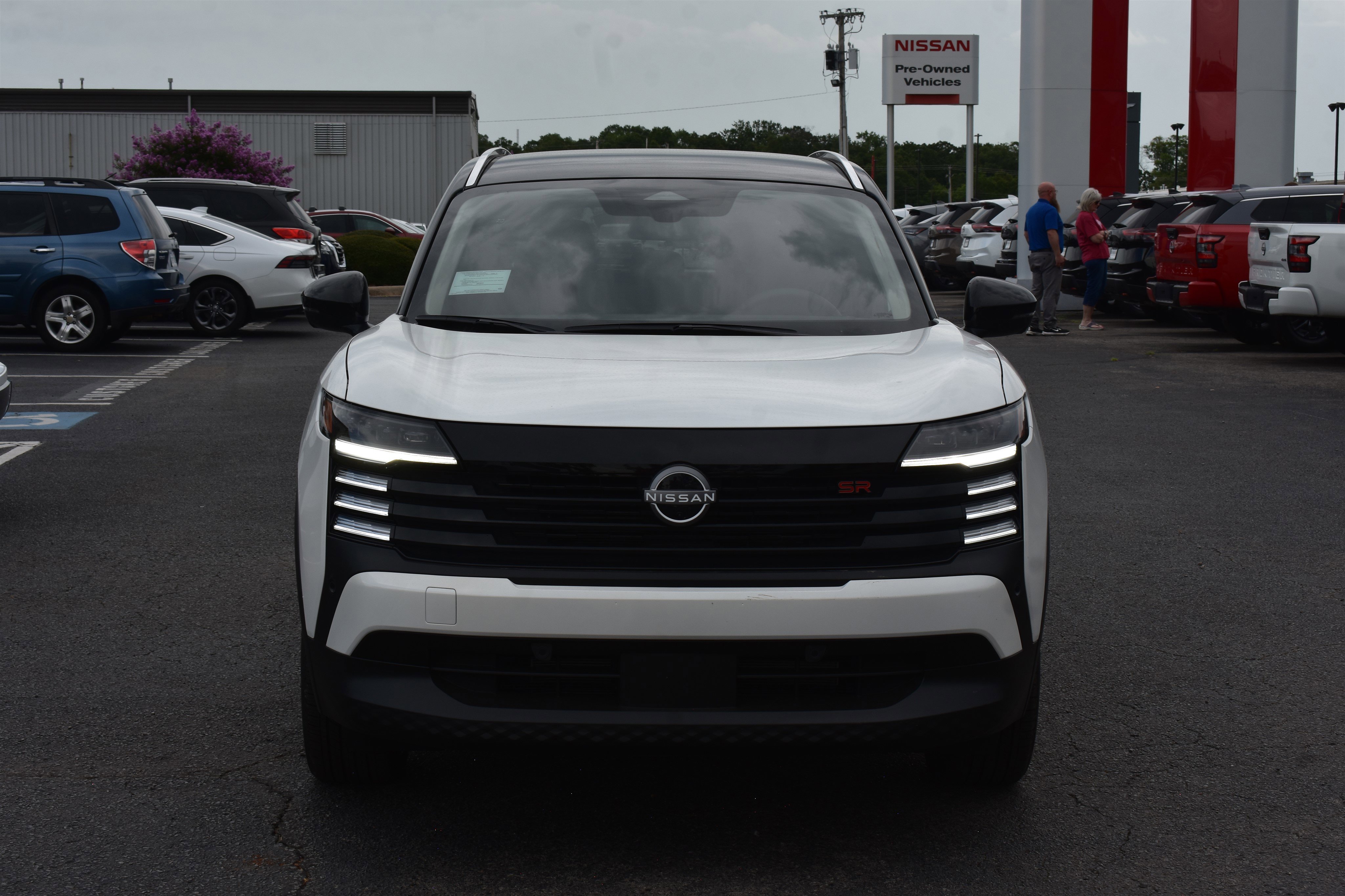 2025 Nissan Kicks SR photo 2