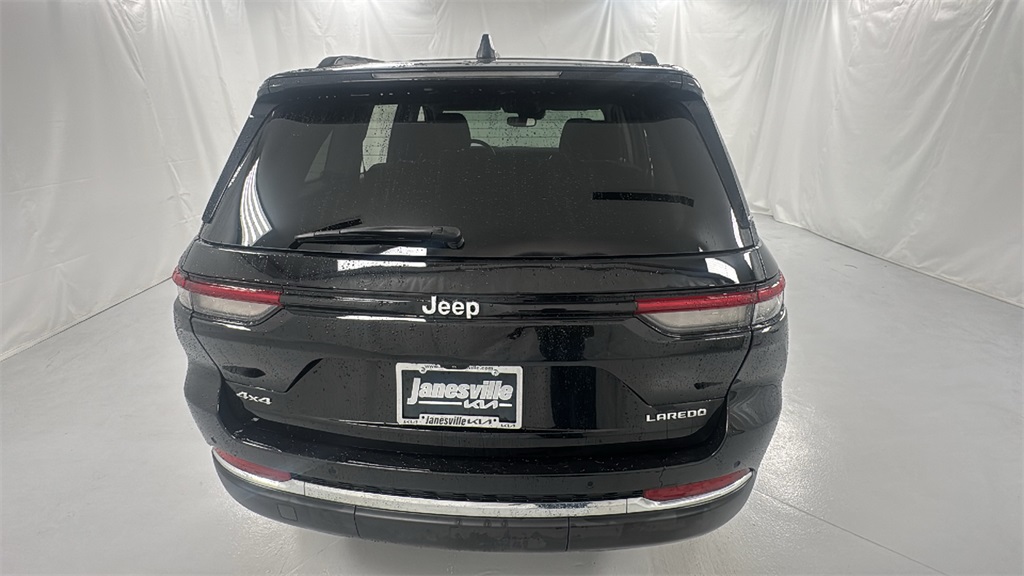 2022 Jeep Grand Cherokee Laredo photo 4
