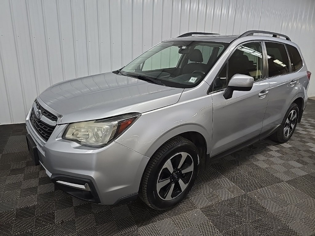 2017 Subaru Forester 2.5i Limited photo 2