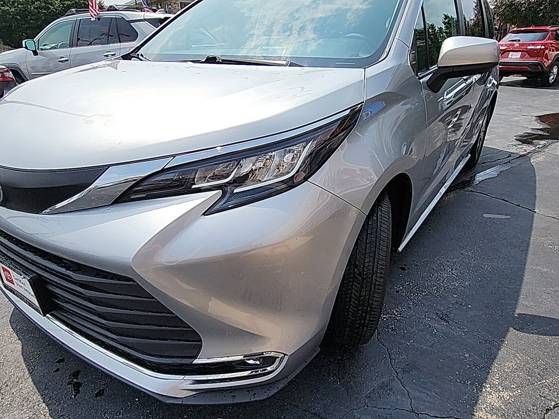 2023 Toyota Sienna XLE photo 9