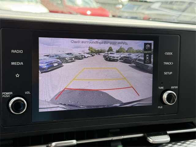2022 Kia Carnival LXS photo 3