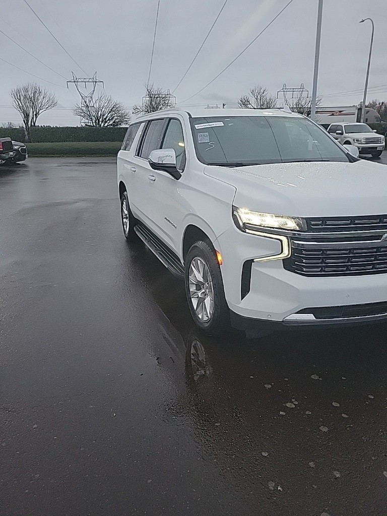 2023 Chevrolet Suburban Premier photo 3