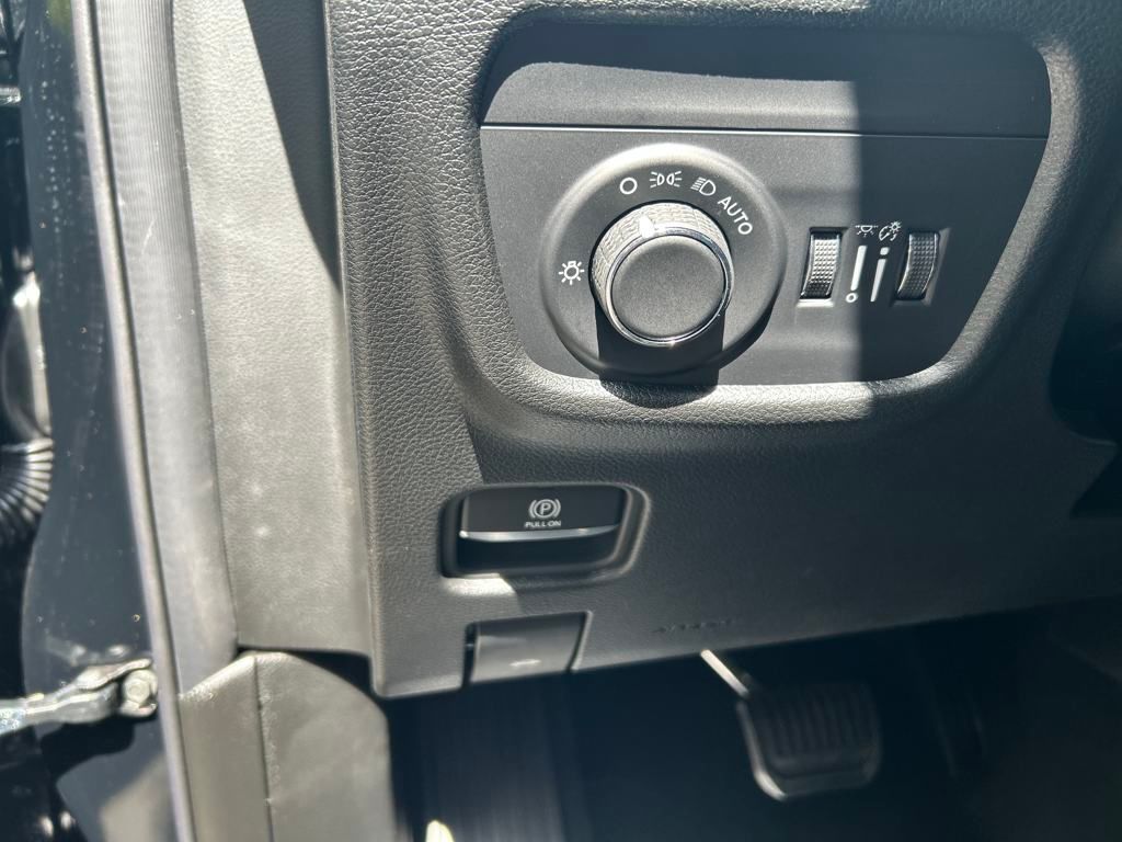 2025 Jeep Grand Cherokee Laredo photo 11