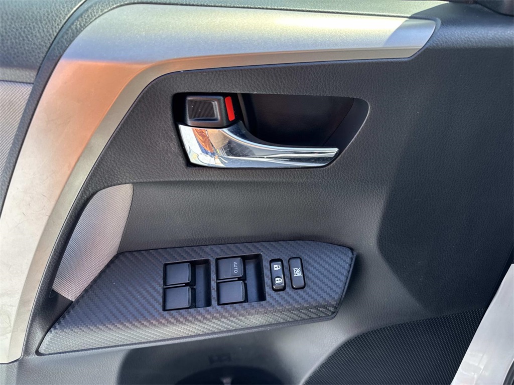 2015 Toyota RAV4 XLE photo 17