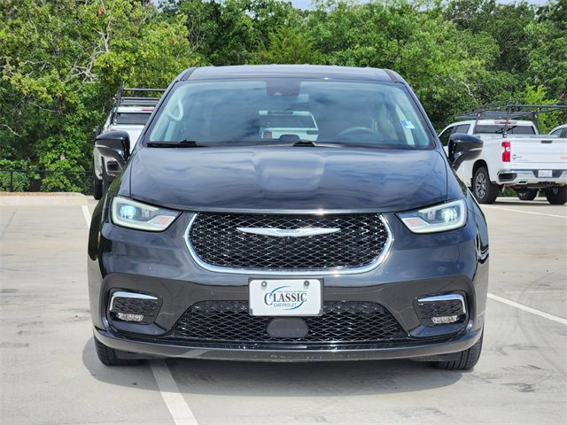 2024 Chrysler Pacifica Touring L photo 2