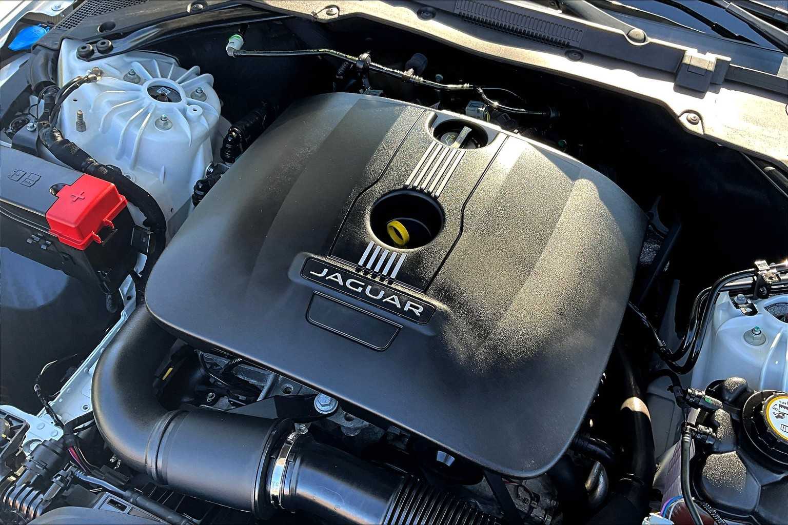 2017 Jaguar XE Premium photo 31