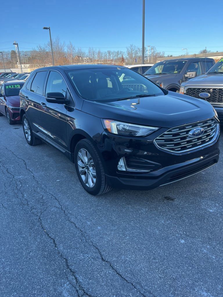 2024 Ford Edge Titanium's photo