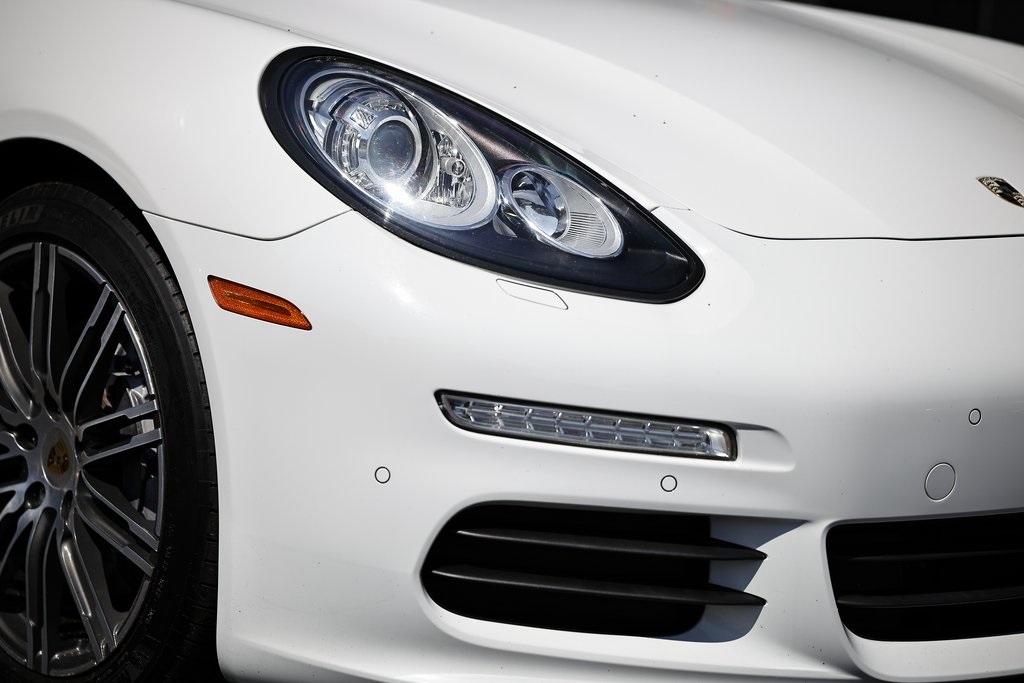 2015 Porsche Panamera Base photo 11