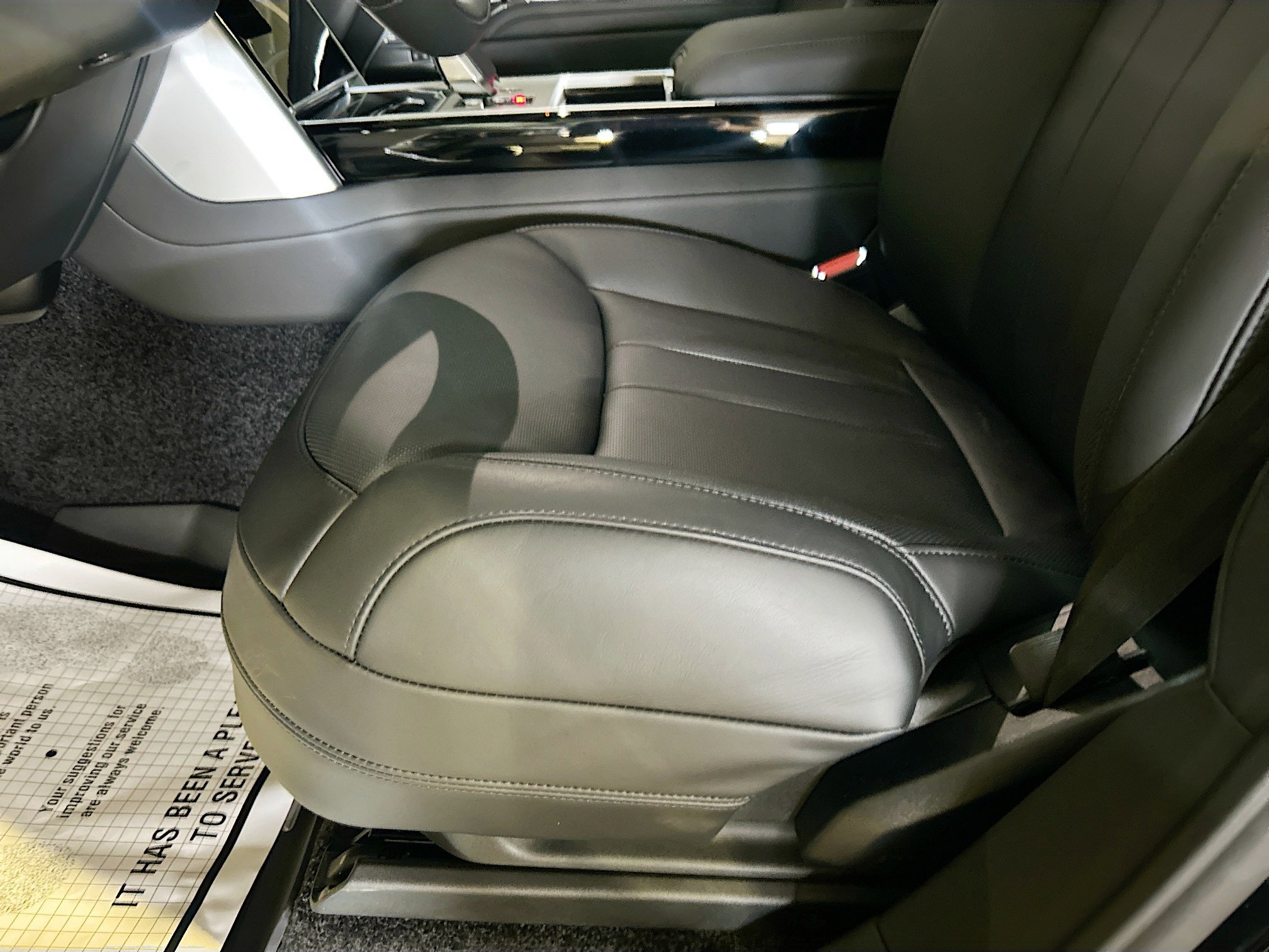 2025 Land Rover Range Rover SE photo 17
