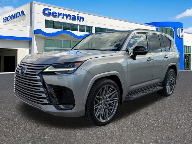 2022 Lexus LX Luxury's photo