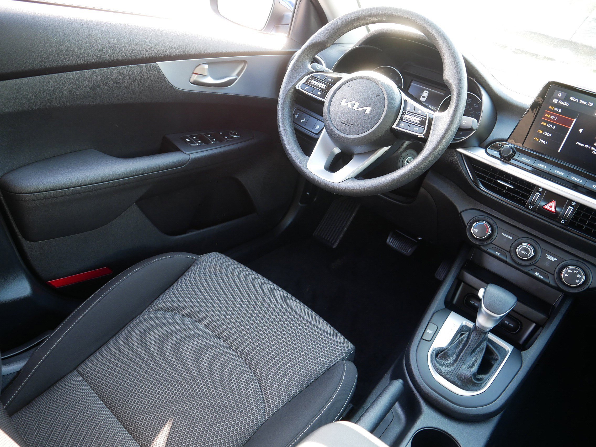 2023 Kia Forte LXS photo 9