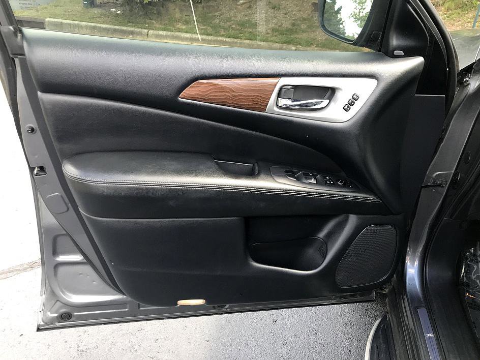 2020 Nissan Pathfinder Platinum photo 16
