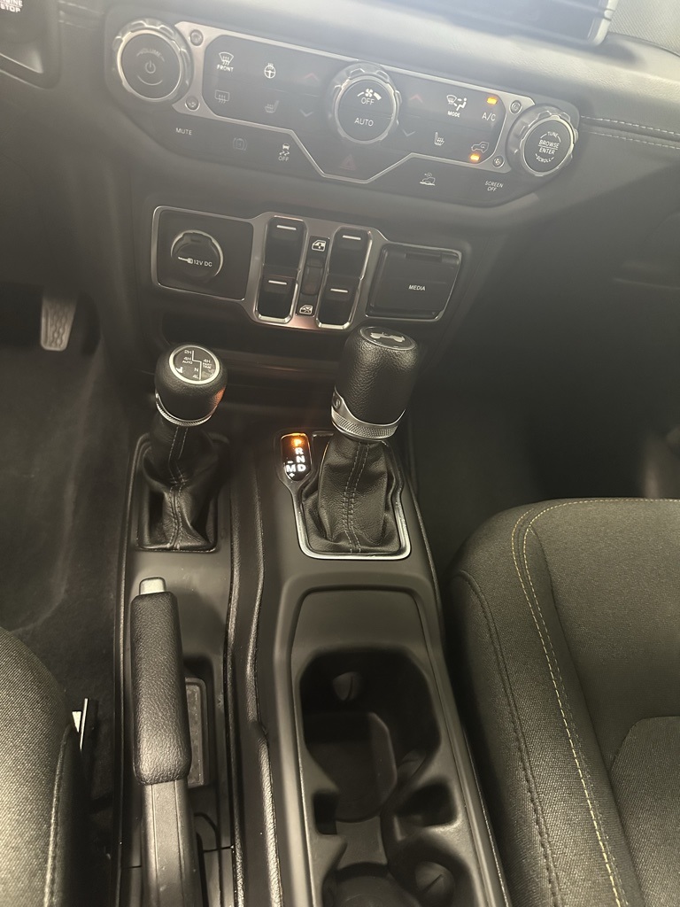 2024 Jeep Wrangler Sahara 4xe photo 27