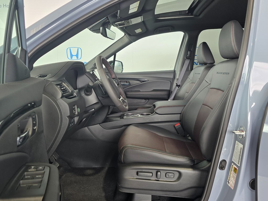 2025 Honda Ridgeline Black Edition photo 9