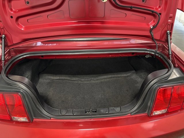 2005 Ford Mustang GT Deluxe Convertible photo 21