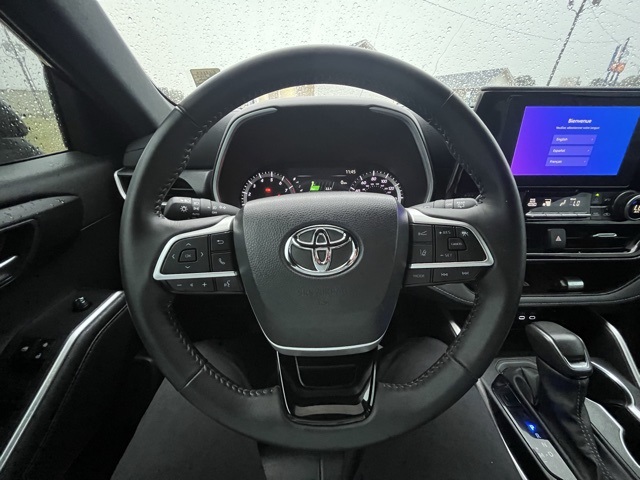 2024 Toyota Highlander LE photo 8