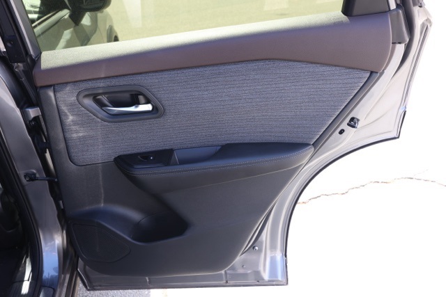 2023 Nissan Rogue SV photo 16