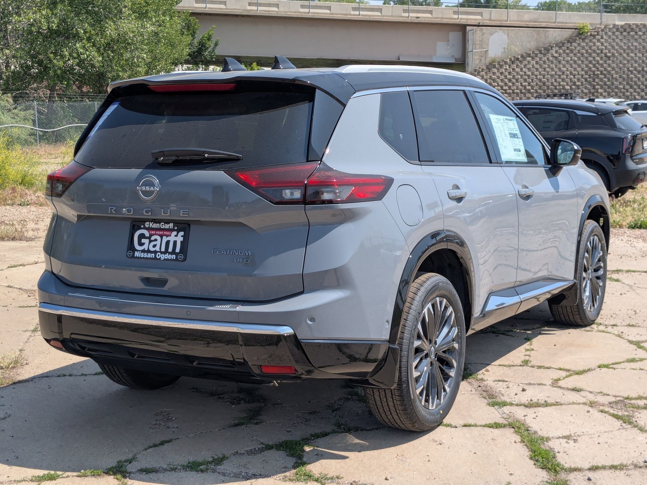 2025 Nissan Rogue Platinum photo 3