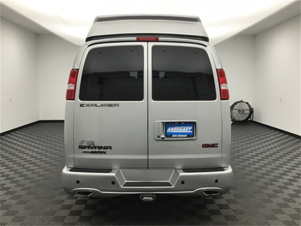 2023 Gmc Savana photo 3