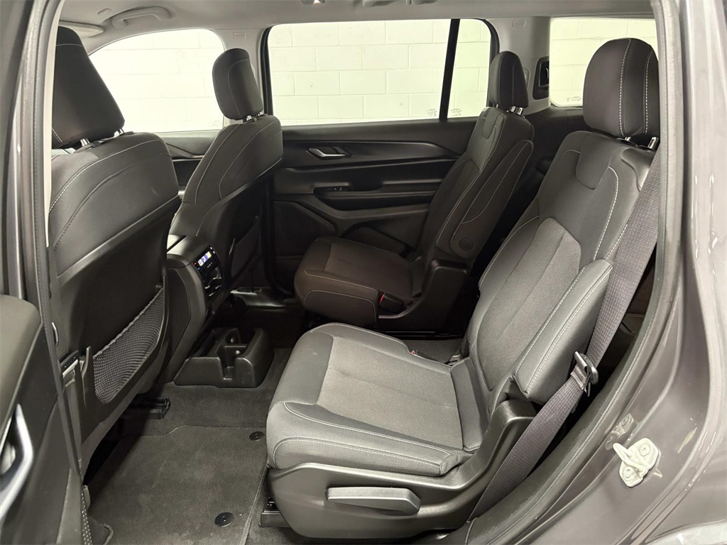 2023 Jeep Grand Cherokee Laredo photo 16