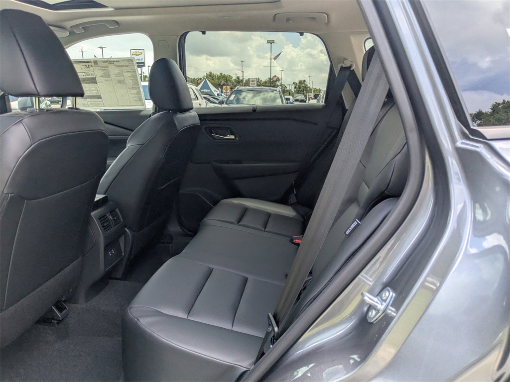 2025 Nissan Rogue SV photo 13