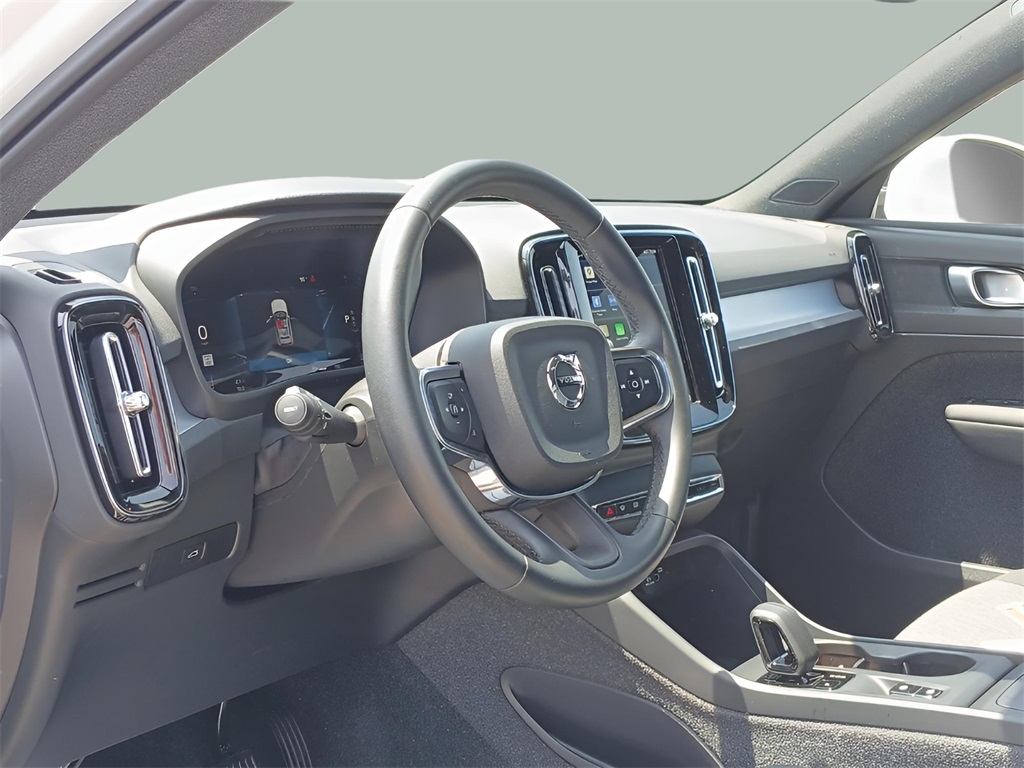 2025 Volvo XC40 Core photo 12