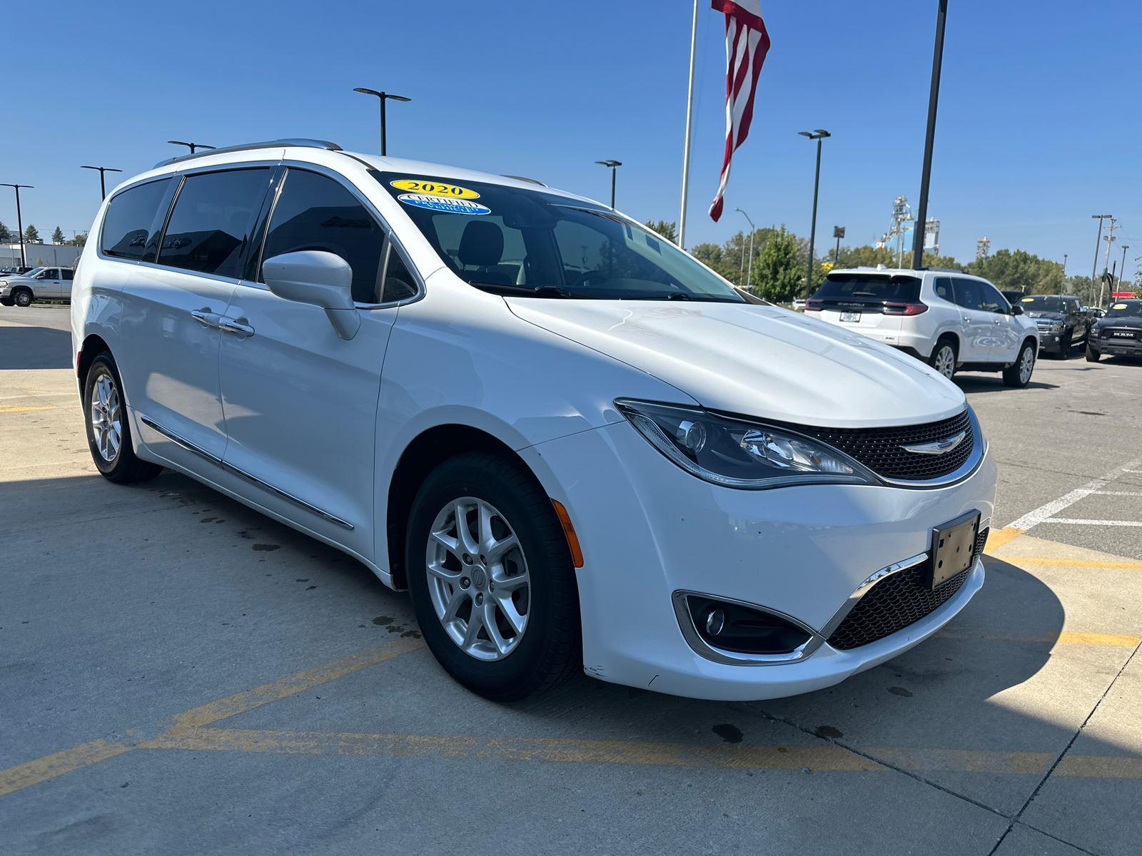 2020 Chrysler Pacifica Touring L photo 4